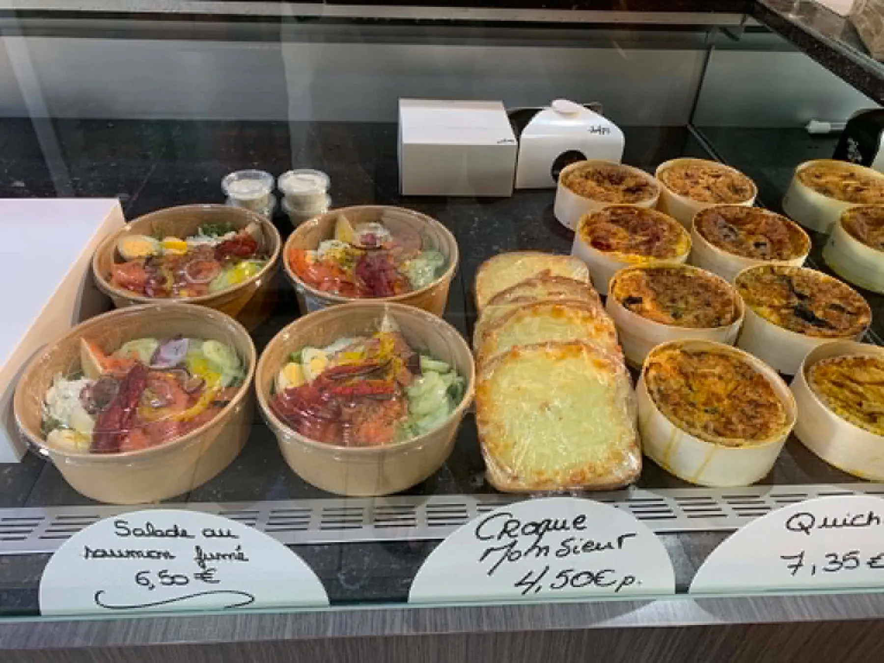 Croque-monsieur en salades om mee te nemen