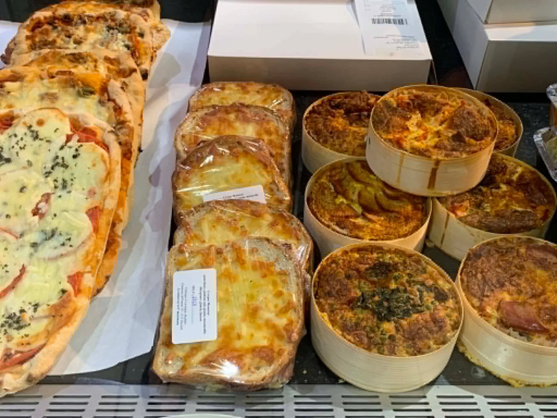 Goudbruine huisgemaakte quiches